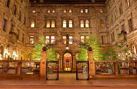 Enchanted Evenings: Lotte New York Palace's Unforgettable Magic Demonstration